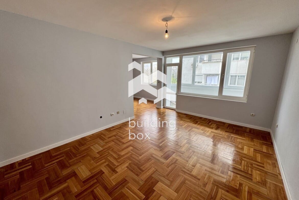 Просторен, необзаведен апартамент на предпочитана локация - 0