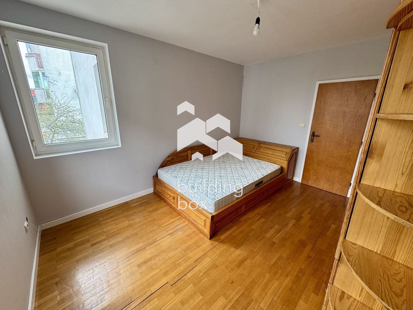 Просторен, необзаведен апартамент на предпочитана локация - 0