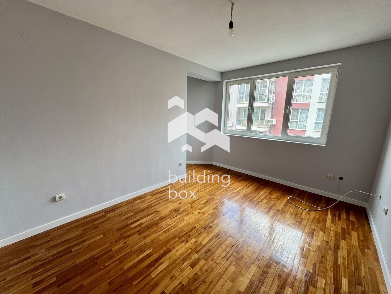 Просторен, необзаведен апартамент на предпочитана локация - 0