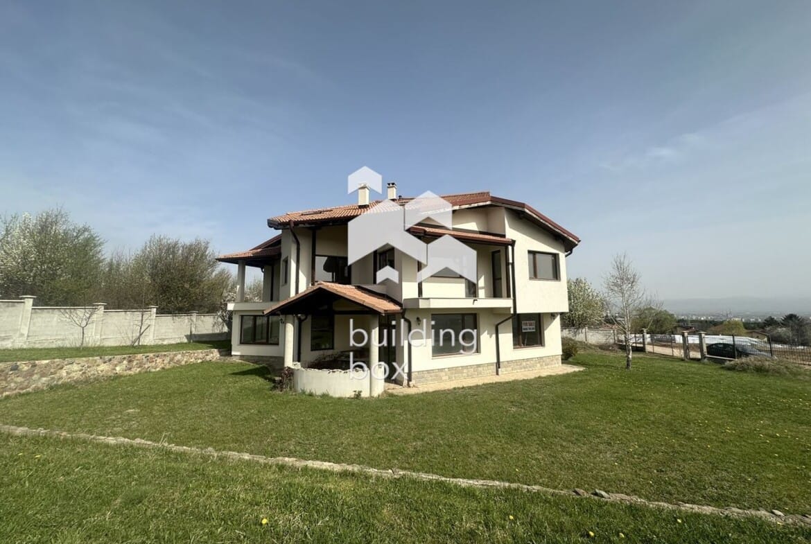 Къща в м.т. Камбаните - 0