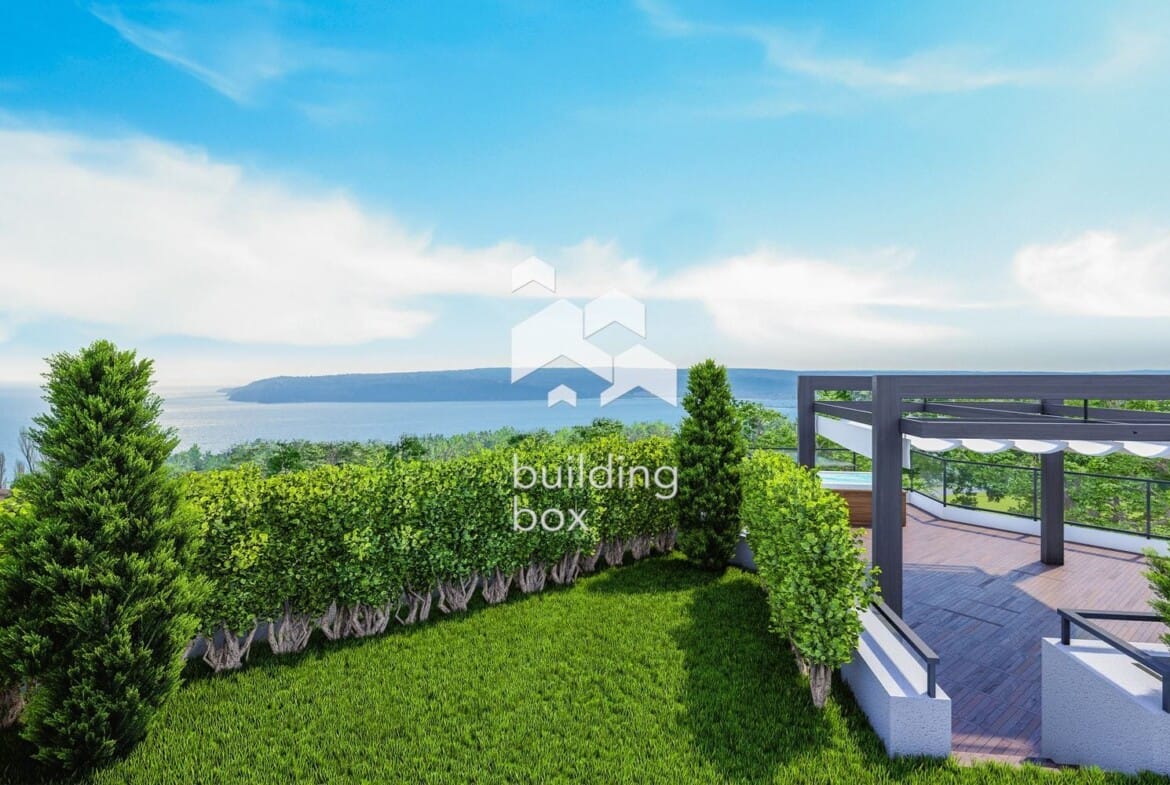 Тристаен апартамент в затворен комплекс в парк с морска панорама - 0