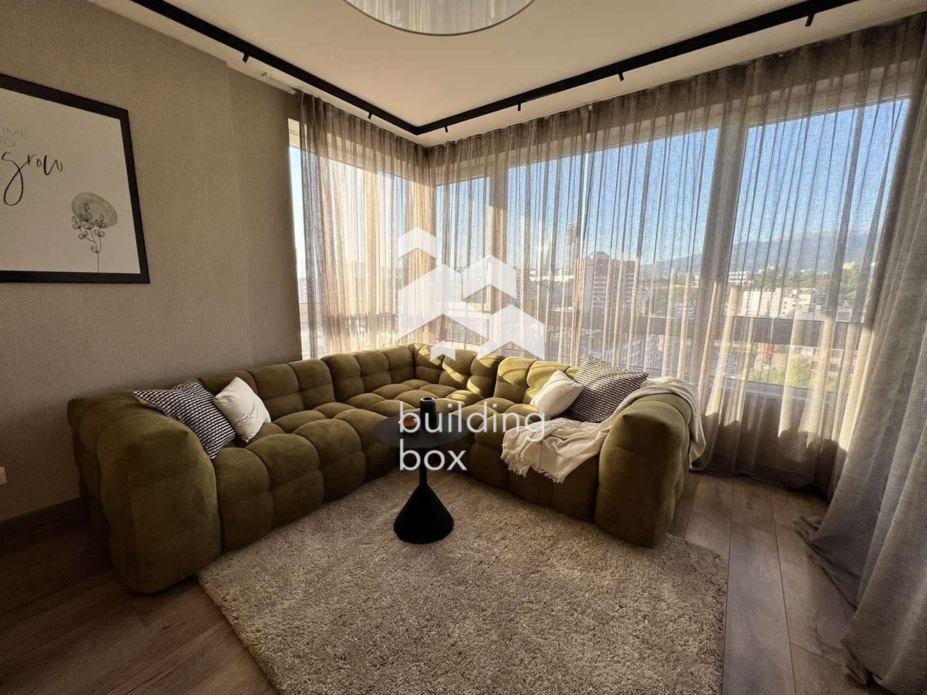 Продава 4-стаен - 0