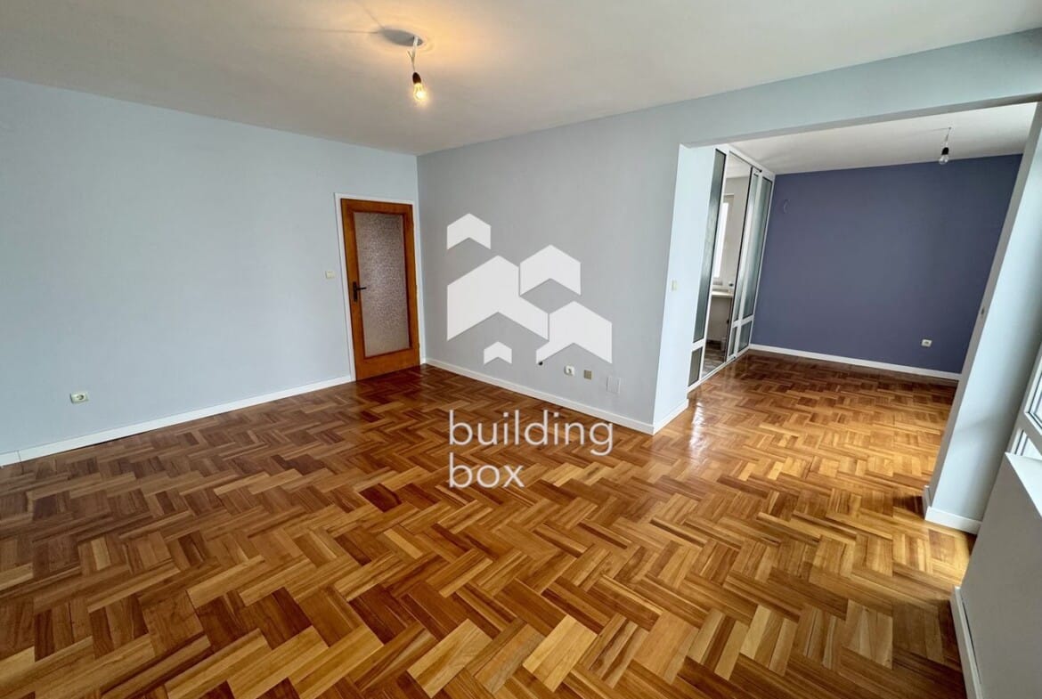 Просторен, необзаведен апартамент на предпочитана локация - 0