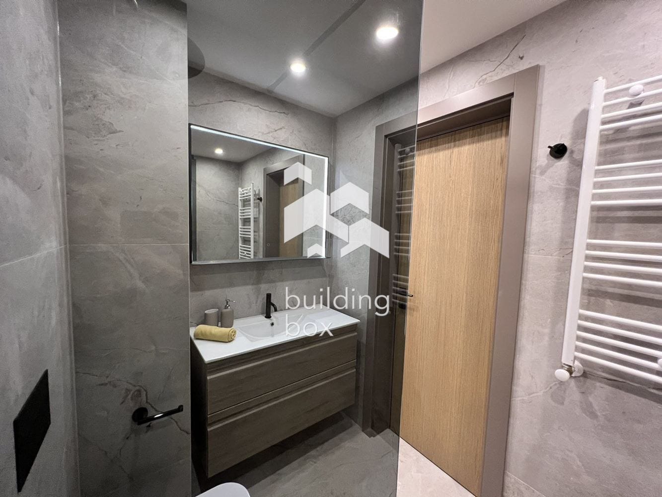 Продава 4-стаен - 0