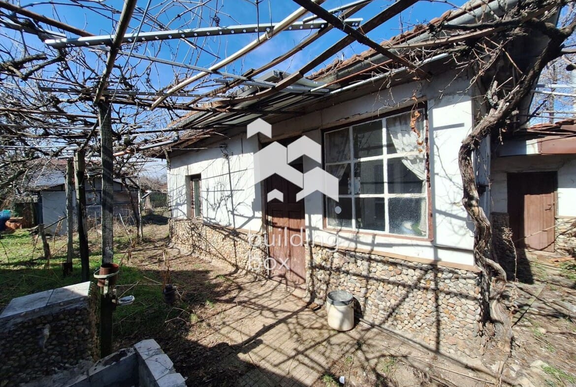 Къща за ремонт в Абдовица - 0