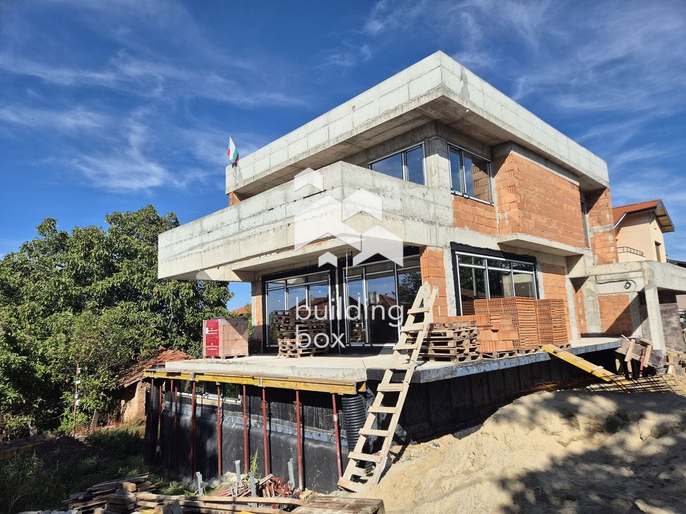 Еднофамилна къща в с.Лозен - 0