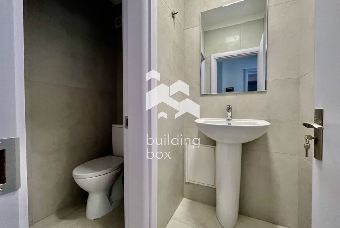 Чисто нов офис в представителна офис сграда. - 0