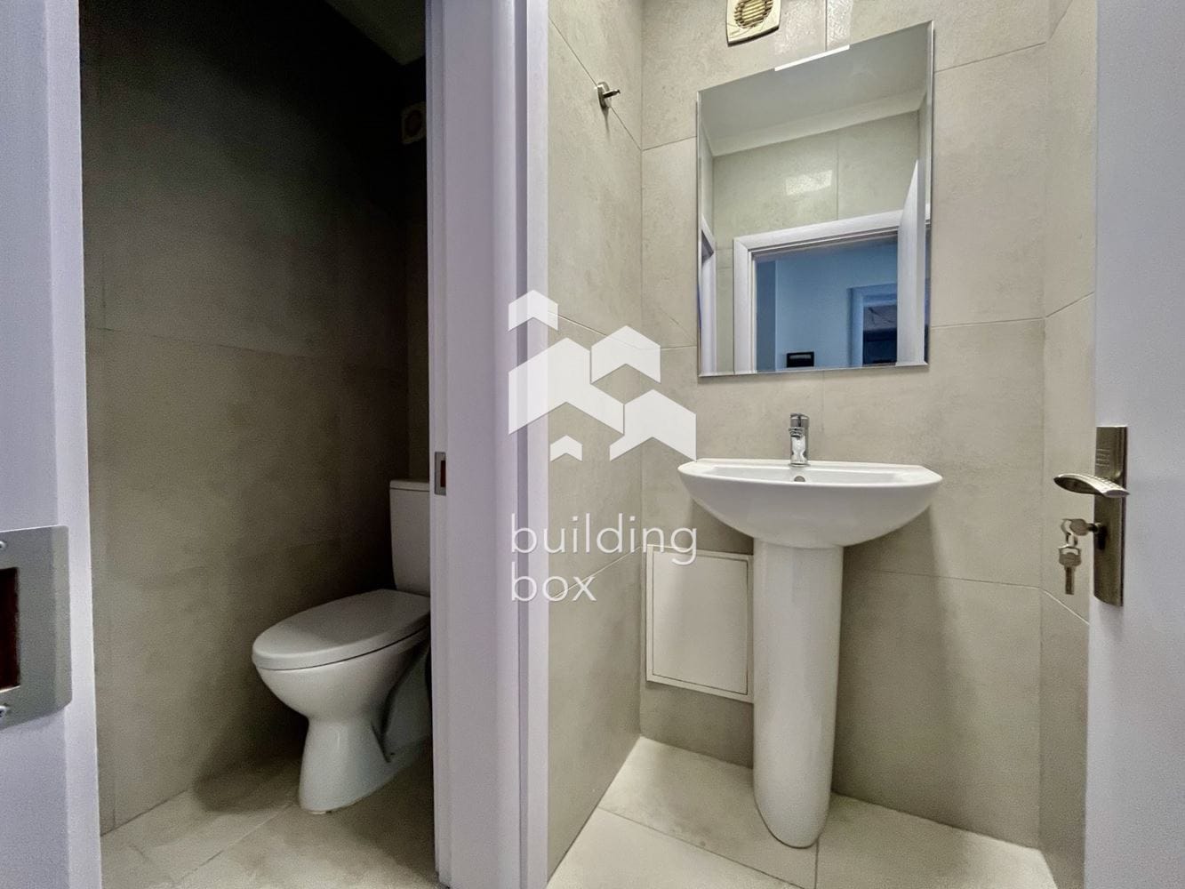 Чисто нов офис в представителна офис сграда. - 0