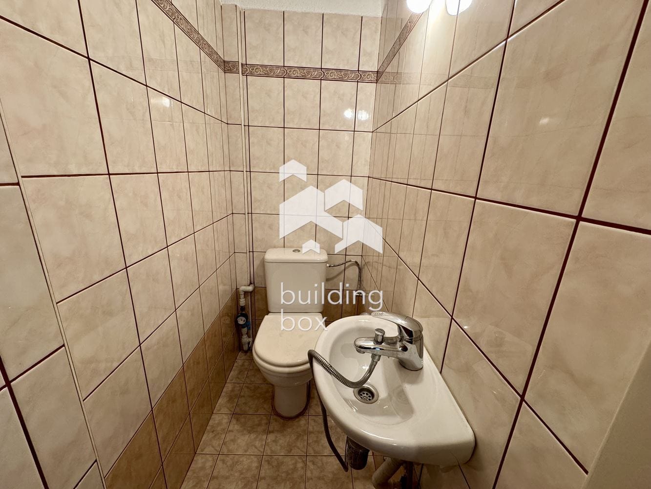 Просторен, необзаведен апартамент на предпочитана локация - 0