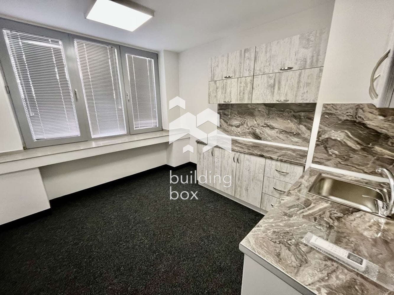 Чисто нов офис в представителна офис сграда. - 0