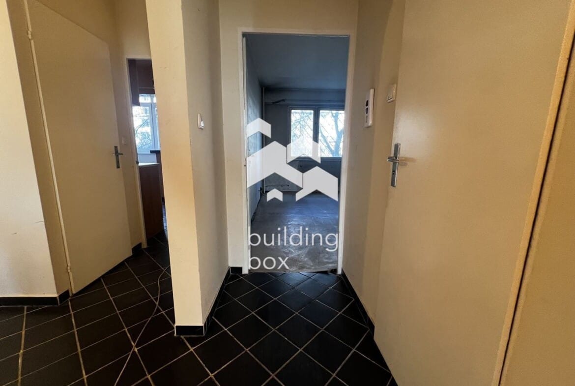 Тристаен в Сухата река - 0