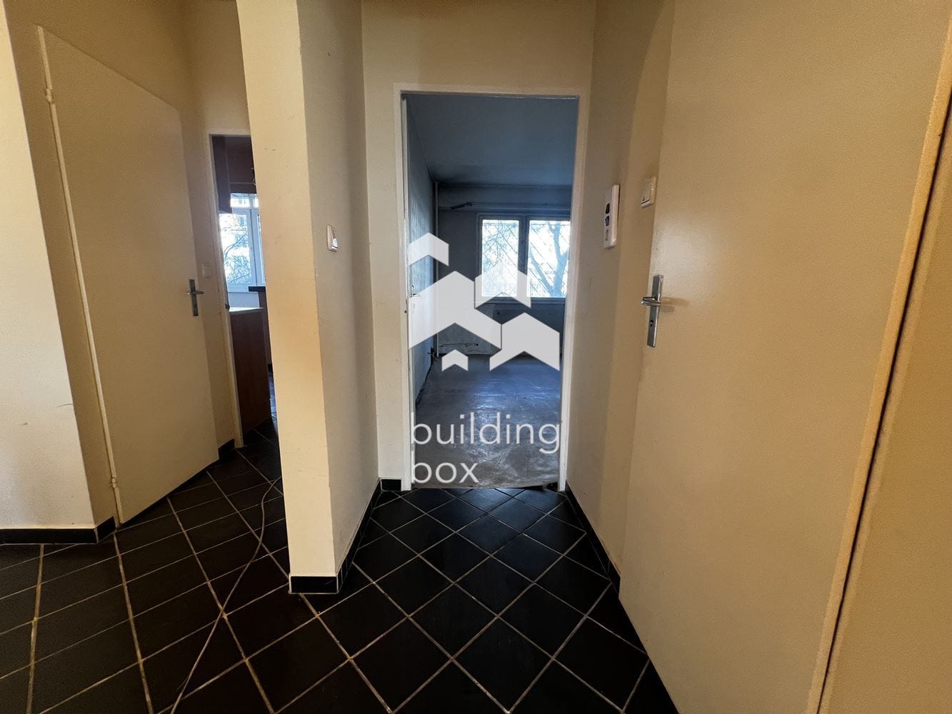 Тристаен в Сухата река - 0