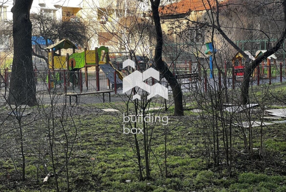 Тристаен в Сухата река - 0