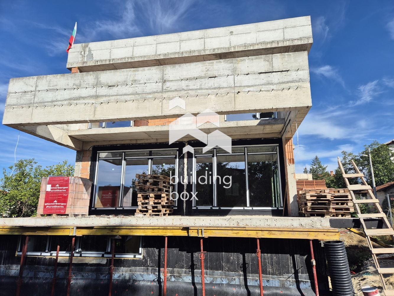 Еднофамилна къща в с.Лозен - 0