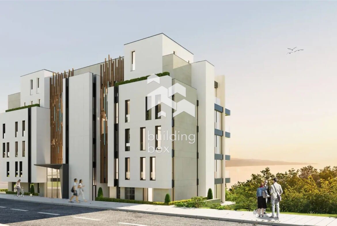 Четиристаен апартамент в стилна жилищна сграда - 0