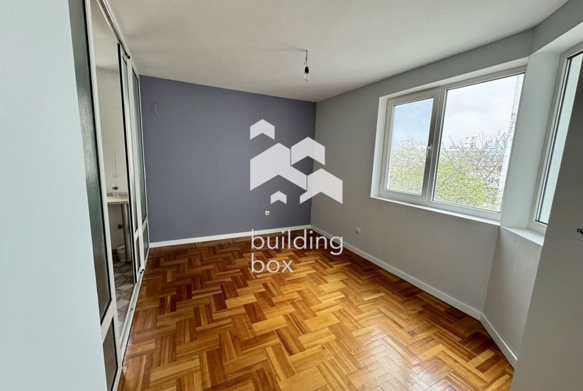 Просторен, необзаведен апартамент на предпочитана локация - 0