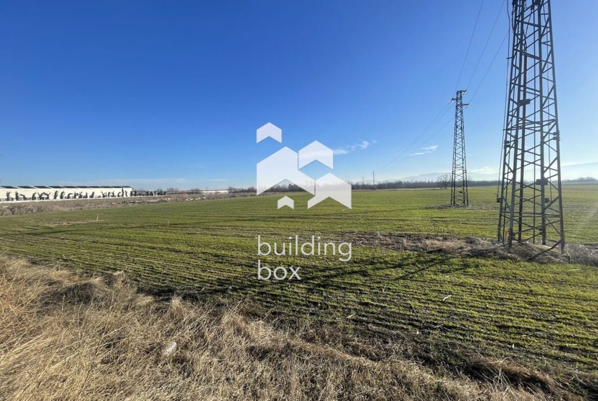 Парцел с лице на главен път - с. Скутаре - 0