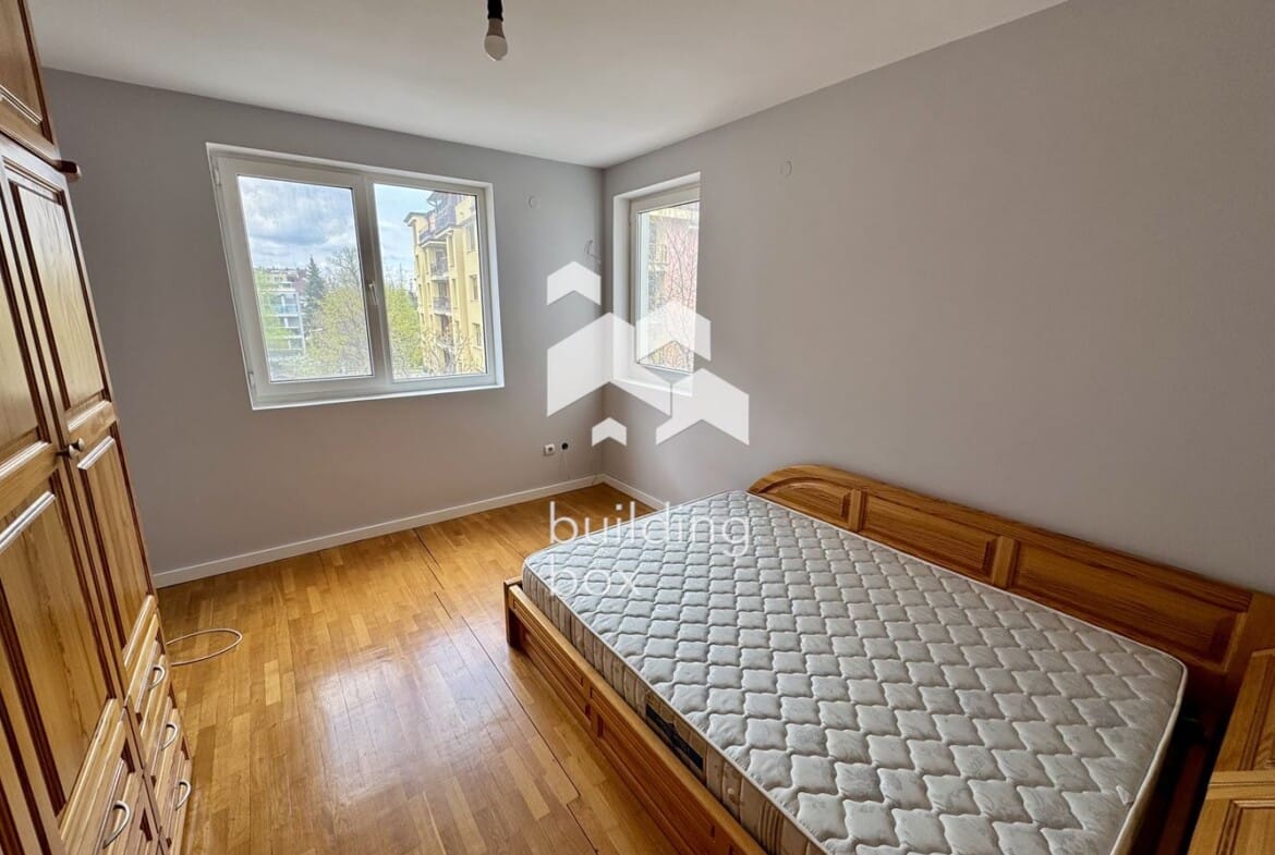 Просторен, необзаведен апартамент на предпочитана локация - 0