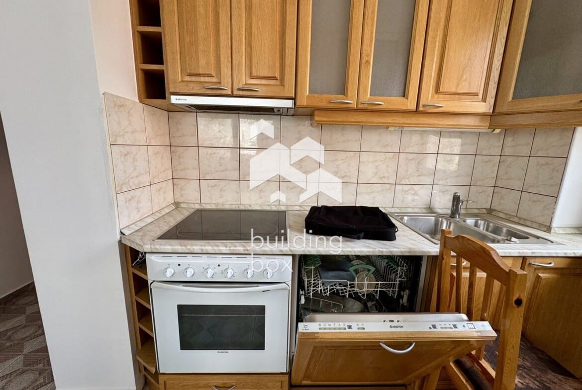 Просторен, необзаведен апартамент на предпочитана локация - 0