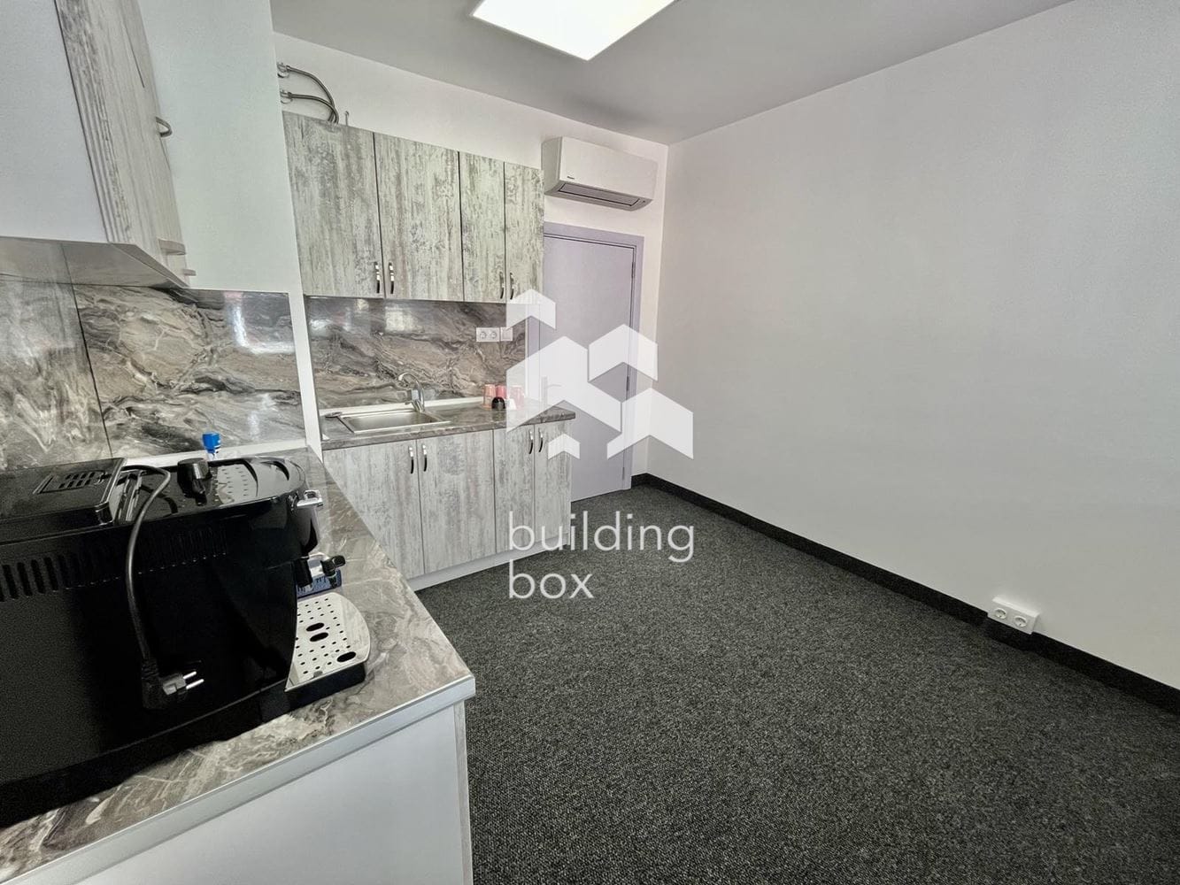 Нов офис в представителна сграда - 0