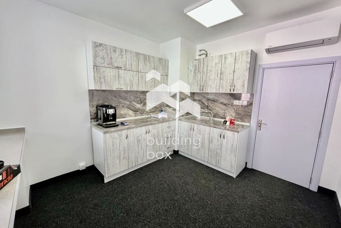 Нов офис в представителна сграда - 0