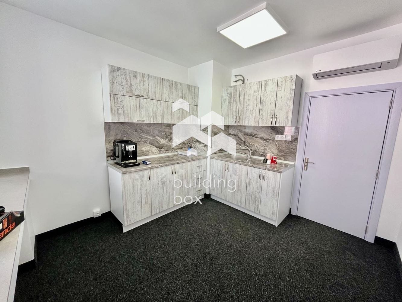 Нов офис в представителна сграда - 0