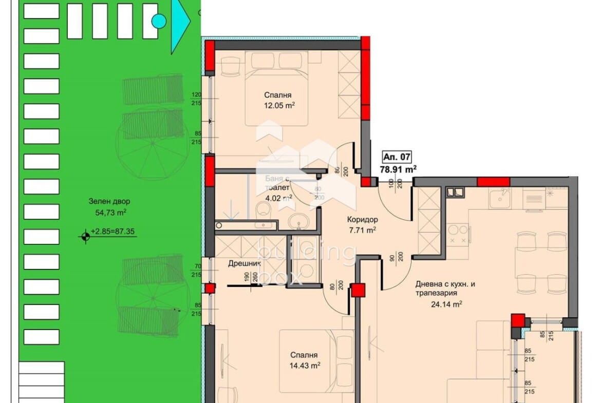 Тристаен апартамент с двор в новострояща се сграда - 0