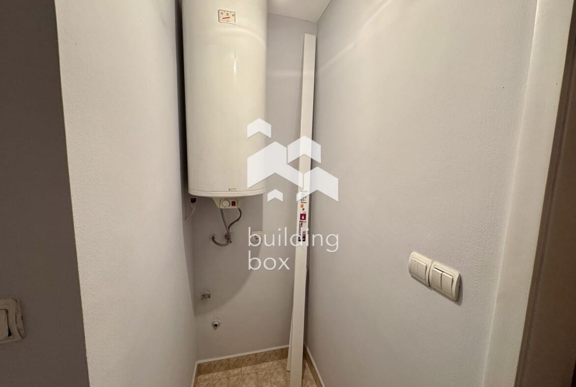 Просторен, необзаведен апартамент на предпочитана локация - 0