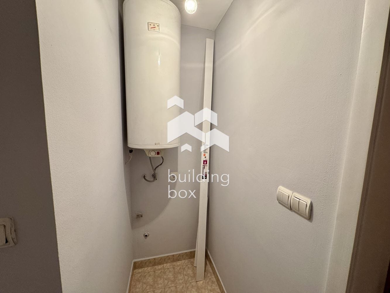 Просторен, необзаведен апартамент на предпочитана локация - 0