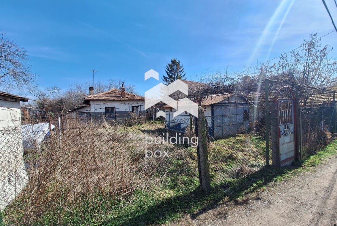 Къща за ремонт в Абдовица - 0