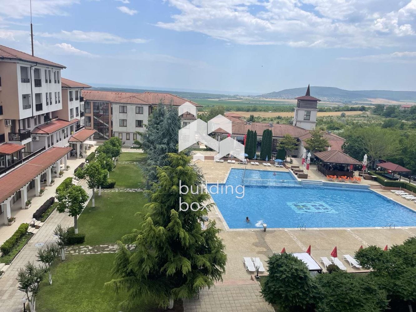 Harmony Hills продава тристаен