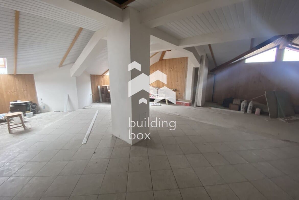 Къща в м.т. Камбаните - 0