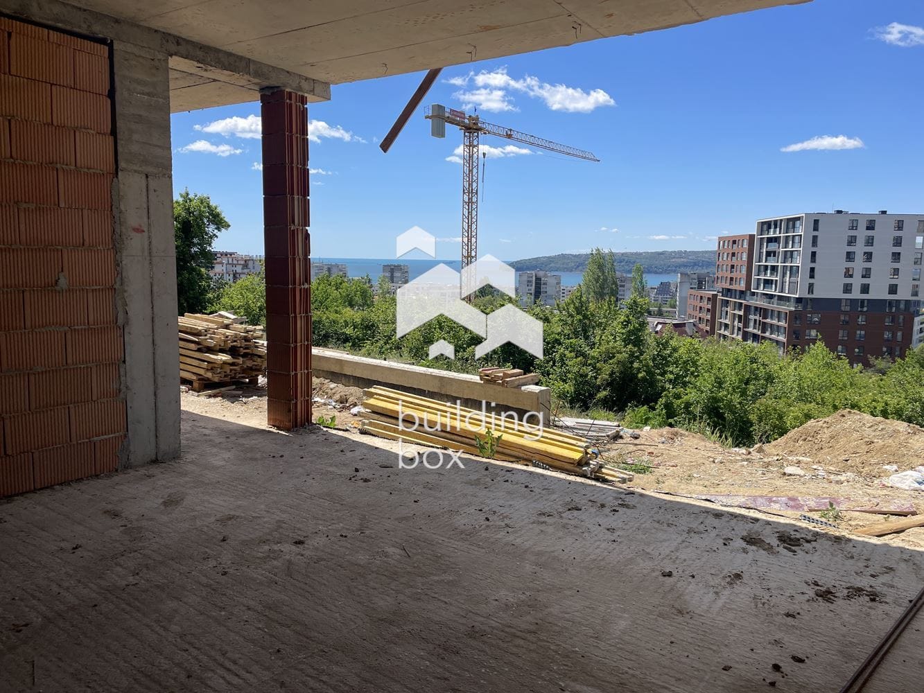 Тристаен апартамент в сграда с Акт 14