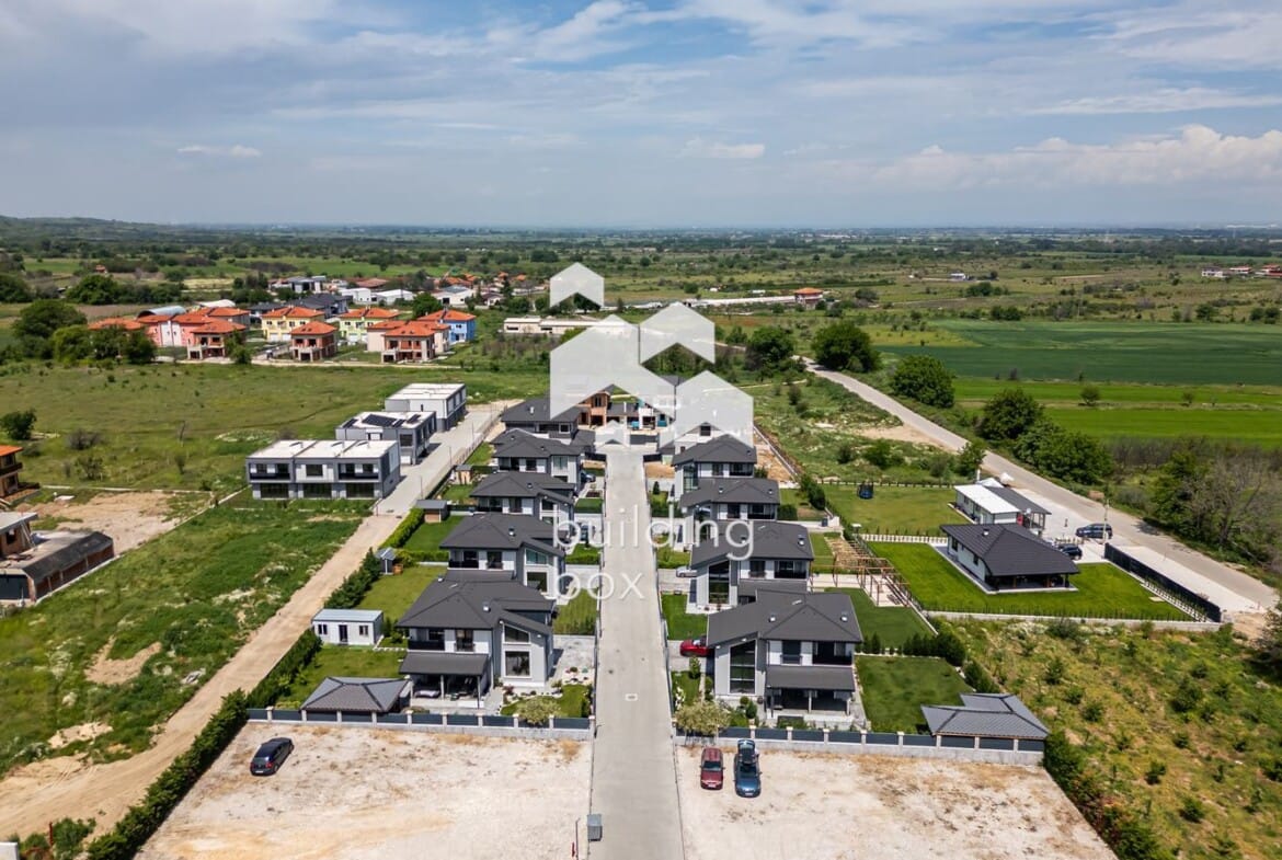 Самостоятелна триетажна къща - с. Първенец - 0