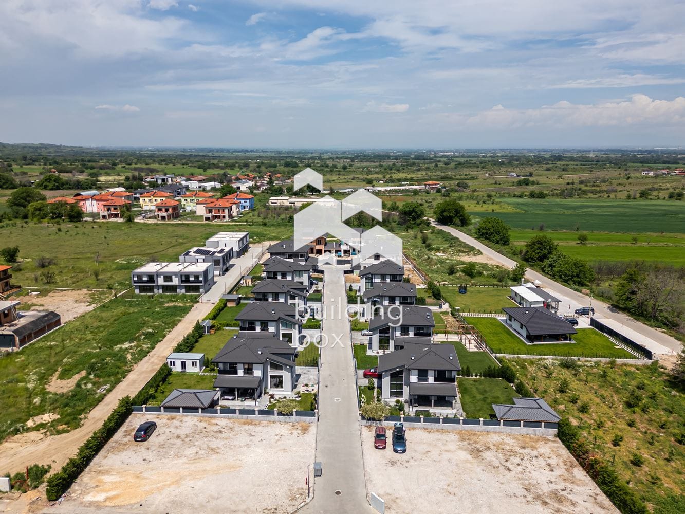 Самостоятелна триетажна къща - с. Първенец - 0