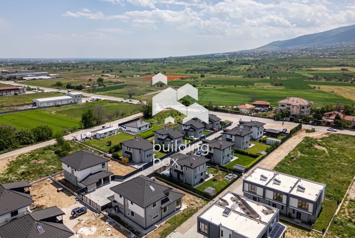 Самостоятелна къща с четири спални - с. Първенец - 0