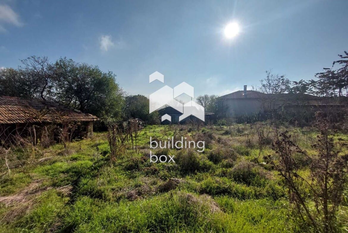 Къща на два етажа в село Войводино - 0