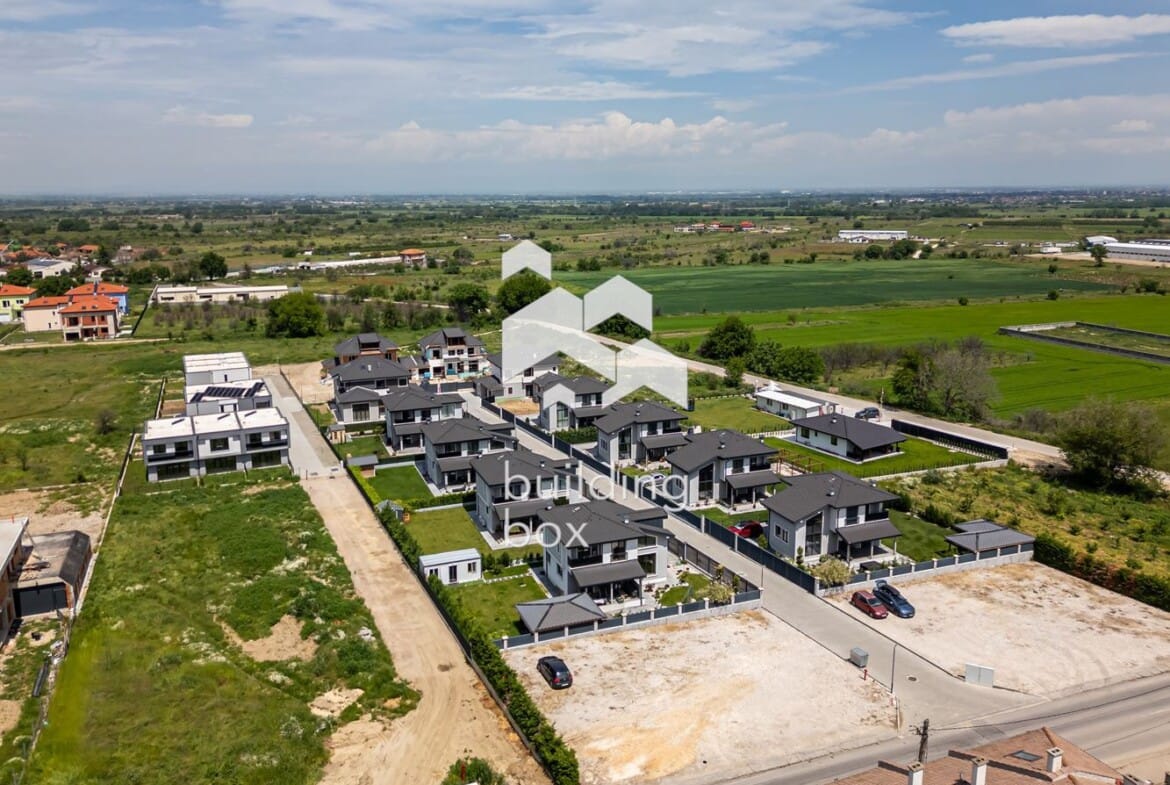 Самостоятелна къща с четири спални - с. Първенец - 0