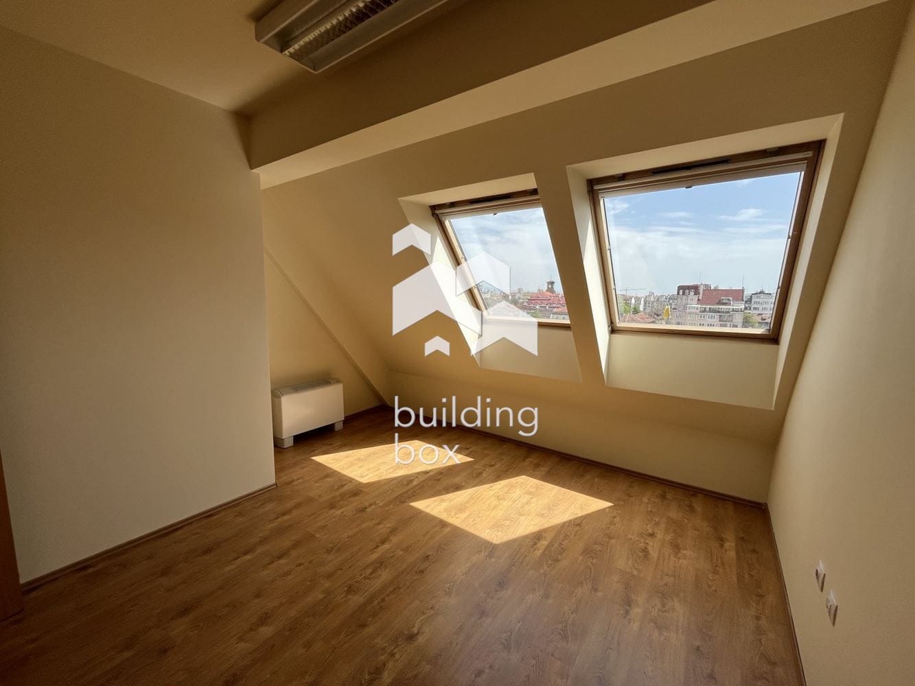 Дава се под наем офис в Центъра - 0