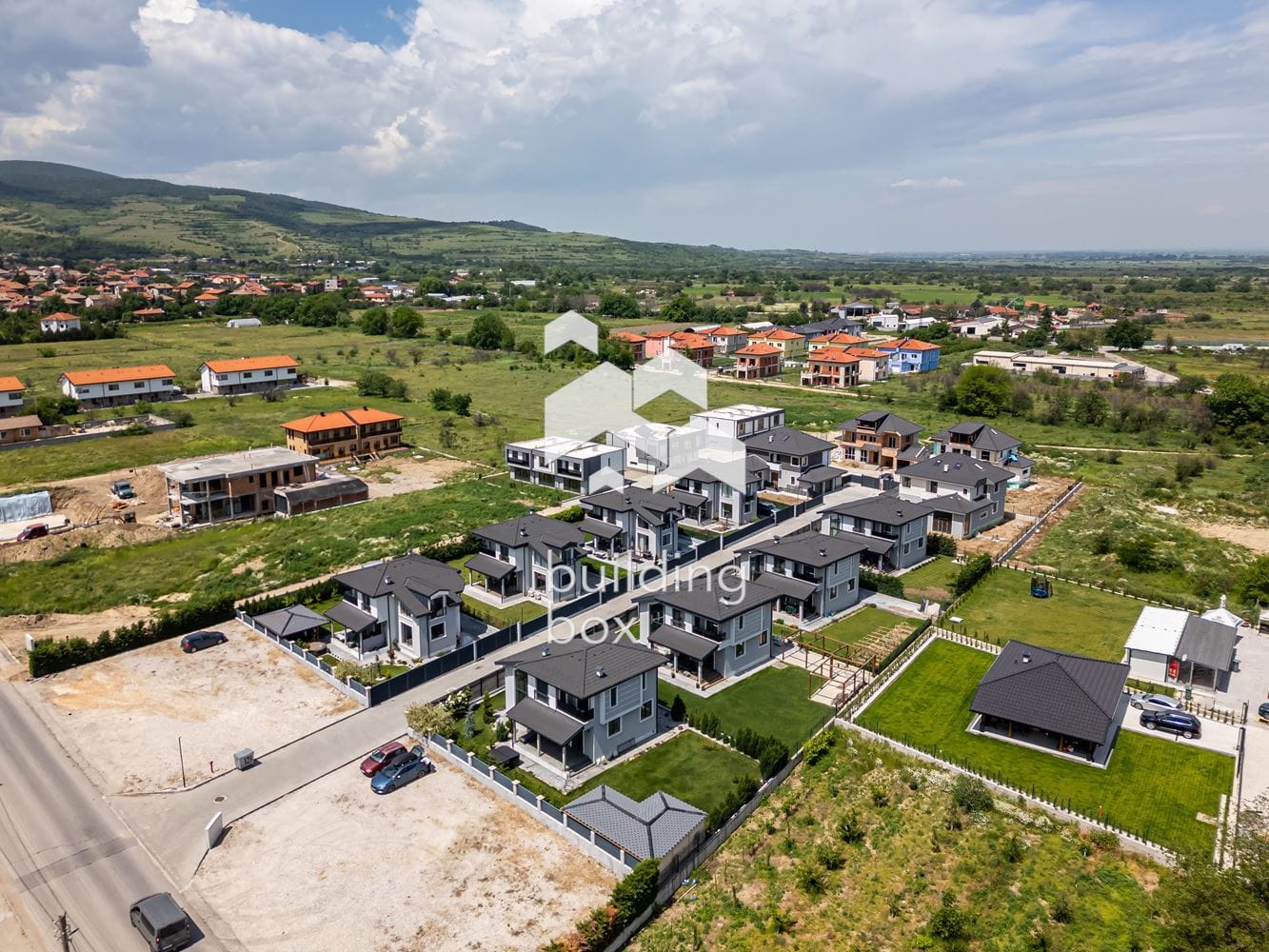 Самостоятелна триетажна къща - с. Първенец - 0