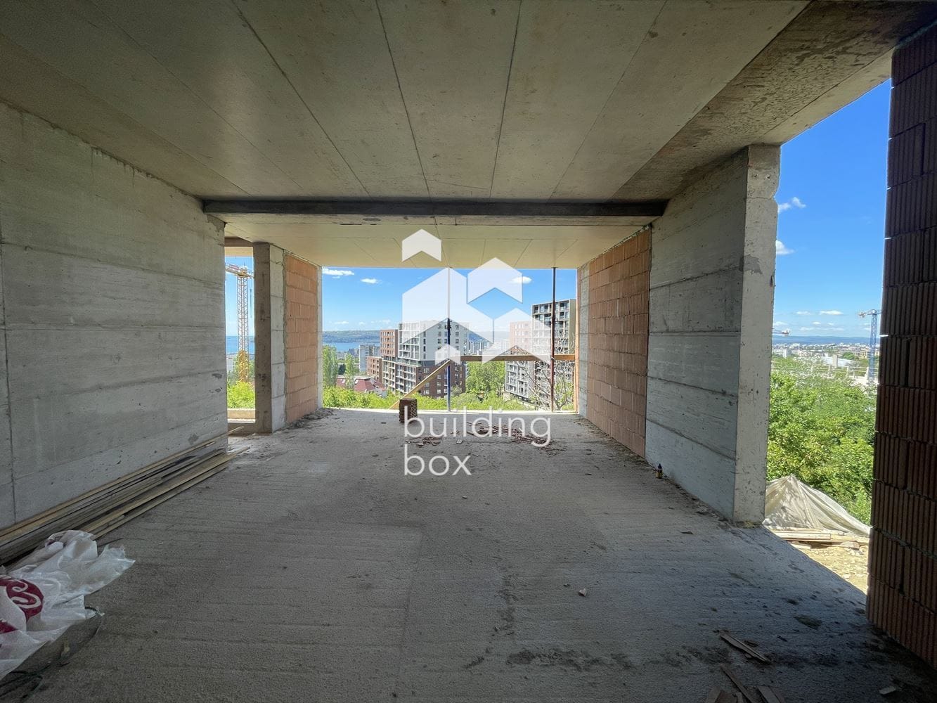 Тристаен апартамент в сграда с Акт 14