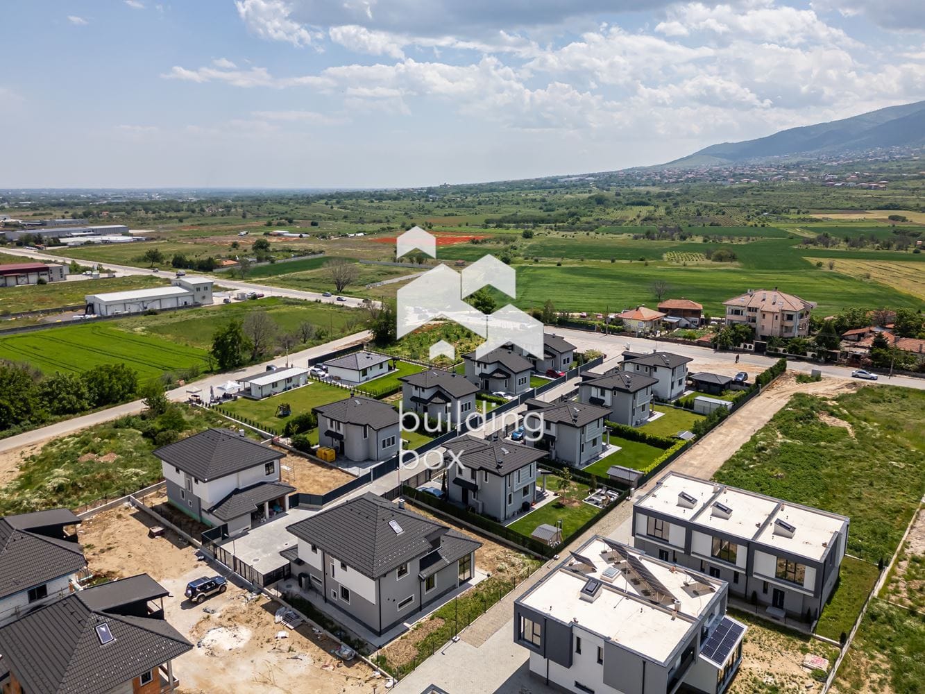 Самостоятелна триетажна къща - с. Първенец - 0