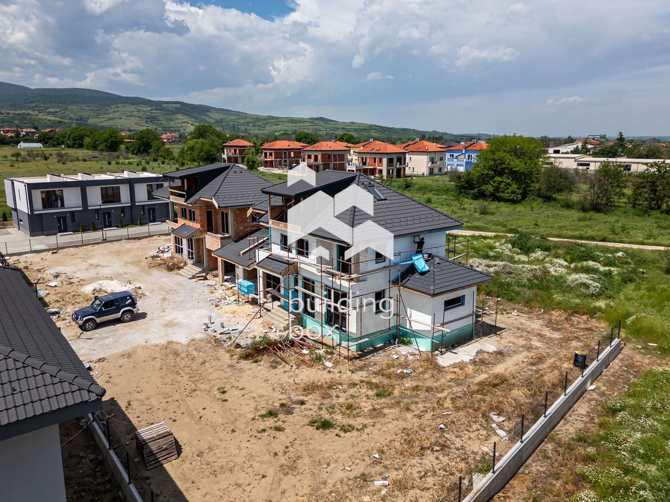 Самостоятелна триетажна къща - с. Първенец - 0