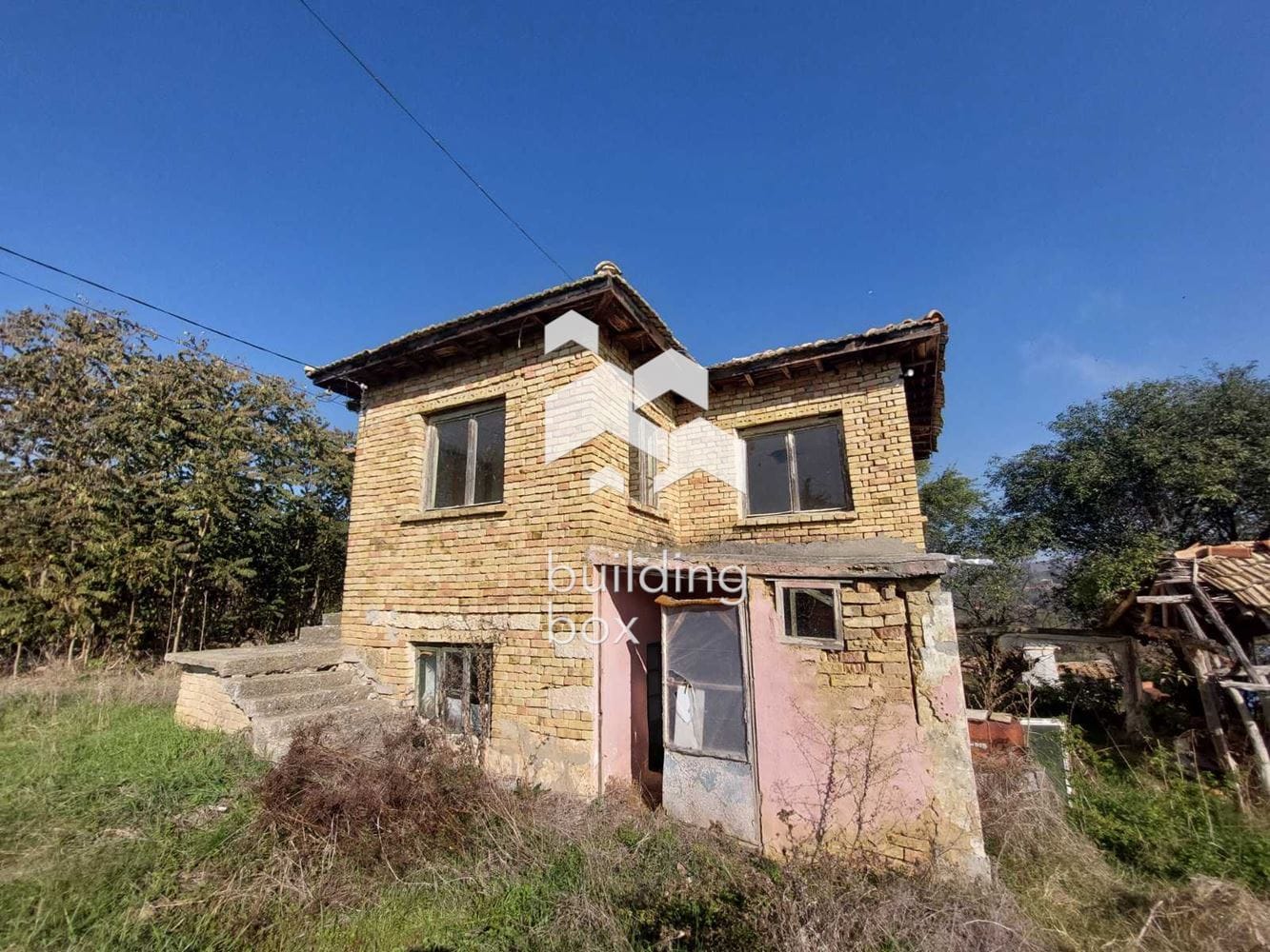 Къща на два етажа в село Войводино - 0