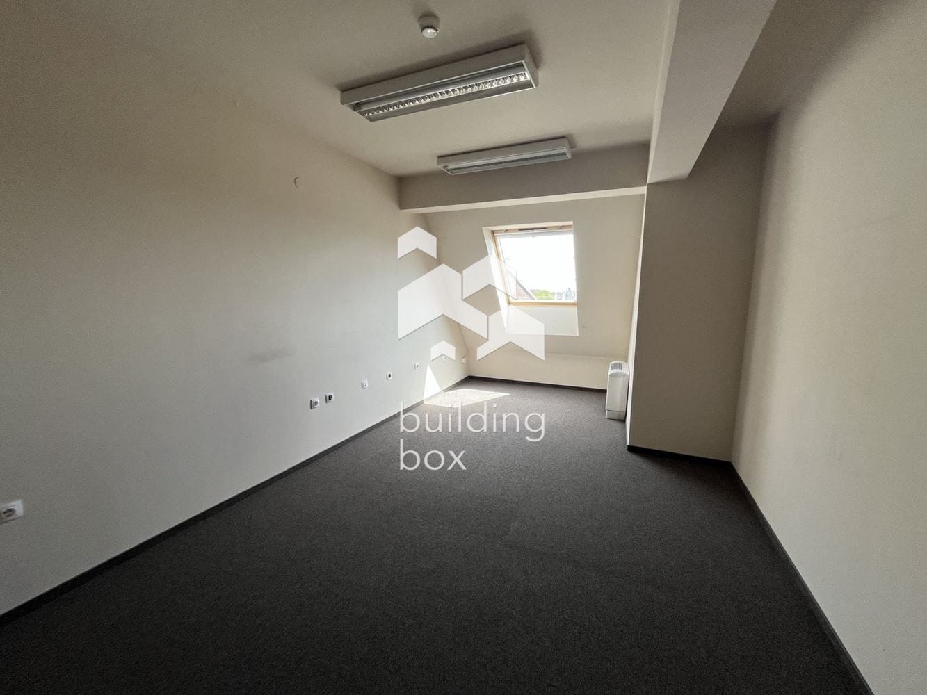 Дава се под наем офис в Центъра - 0