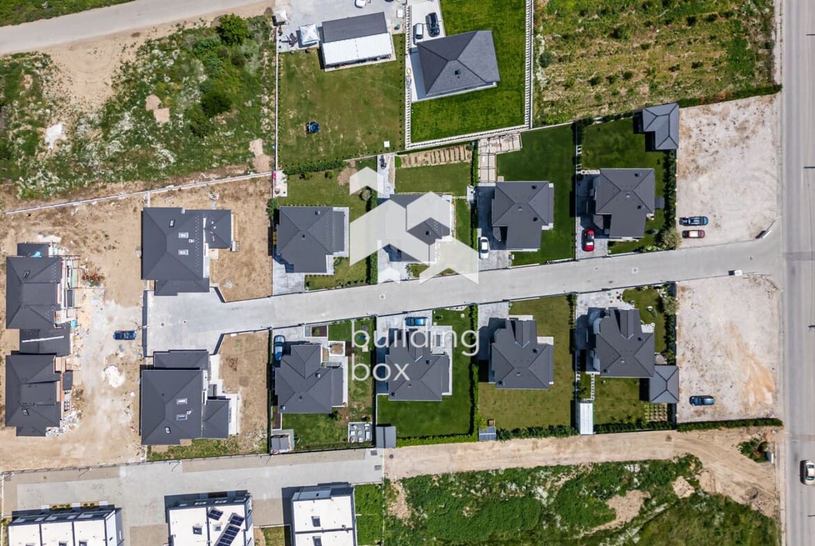 Самостоятелна къща с четири спални - с. Първенец - 0