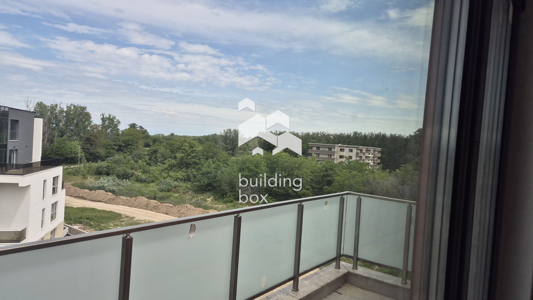 Четиристаен апартамент в бутикова сграда на 50 м. от Гребна база - 0