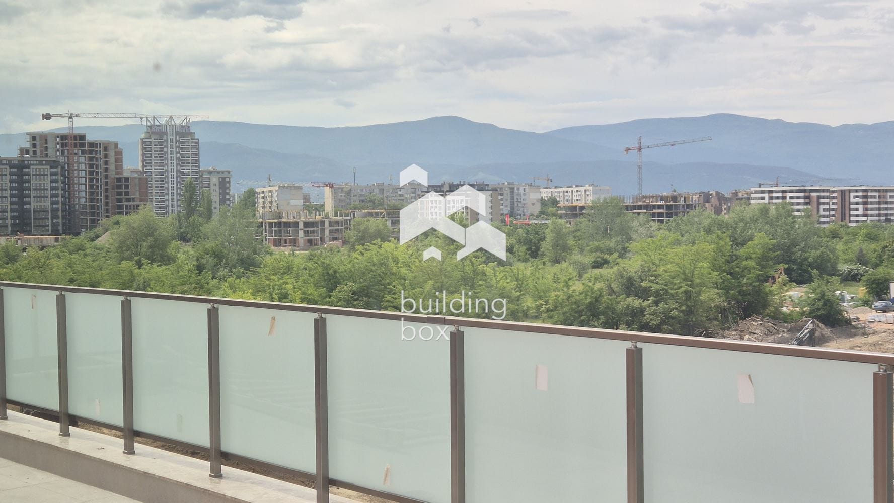 Четиристаен апартамент в бутикова сграда на 50 м. от Гребна база - 0