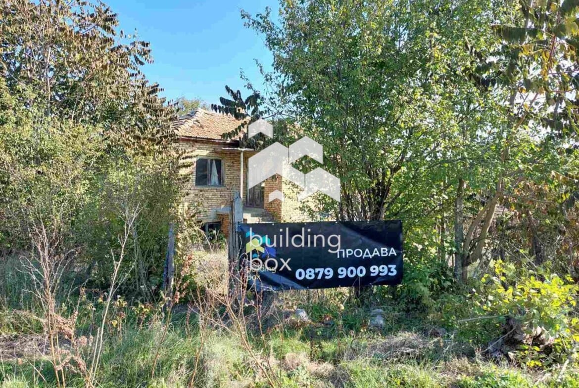 Къща на два етажа в село Войводино - 0