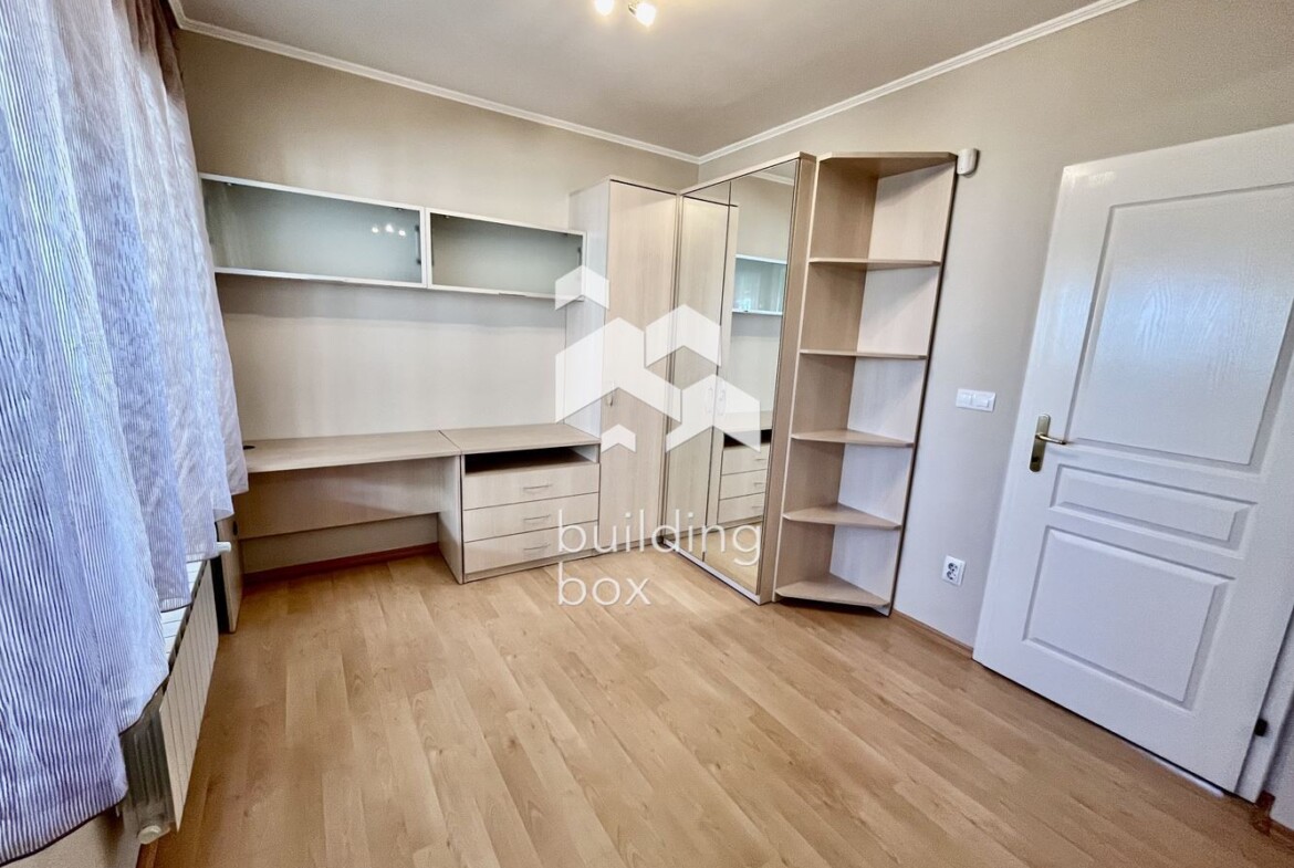 Просторен двустаен апартамент със страхотна гледка и гараж, Изток - 0